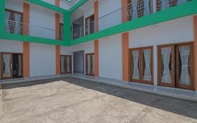 RedDoorz Plus near Alun Alun Kuningan